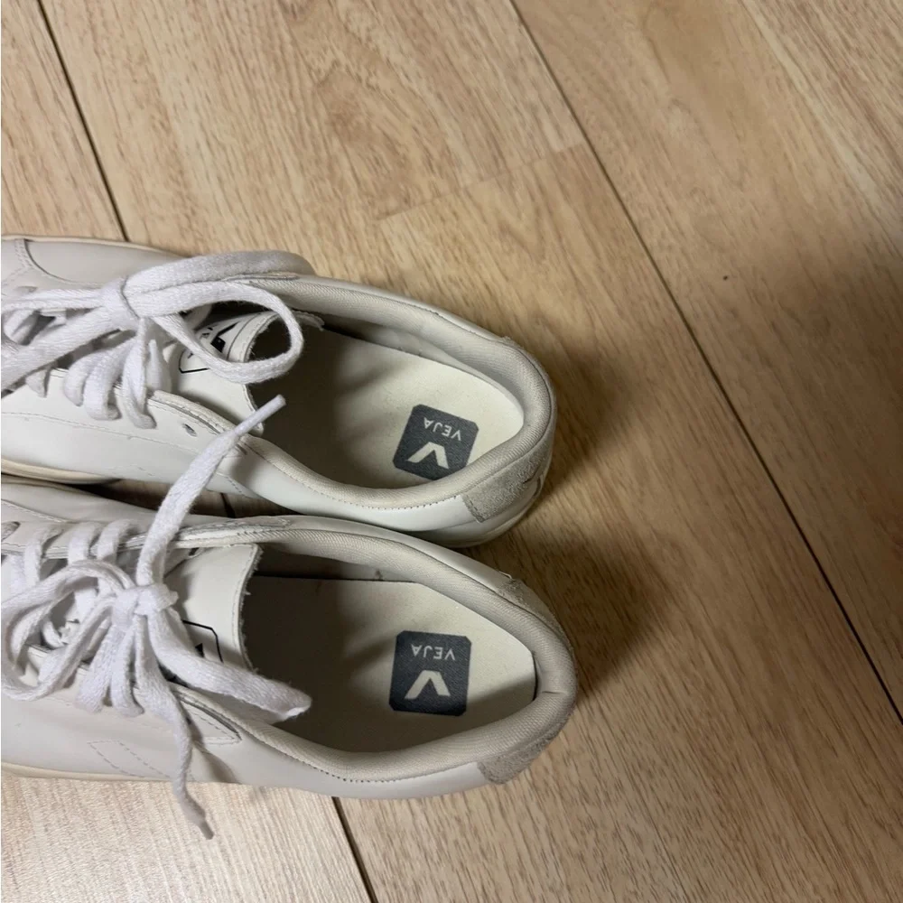 Veja Esplar Stitched Logo Sneakers - Picture 5 of 10